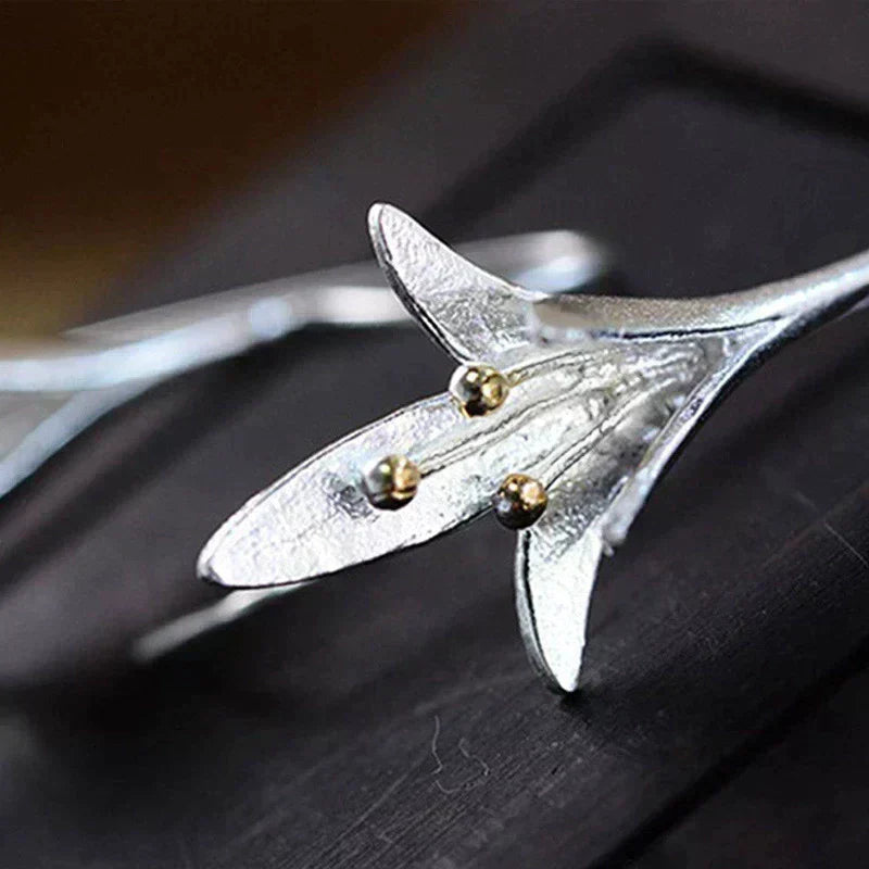 Silfur blómaeyrnalokkar