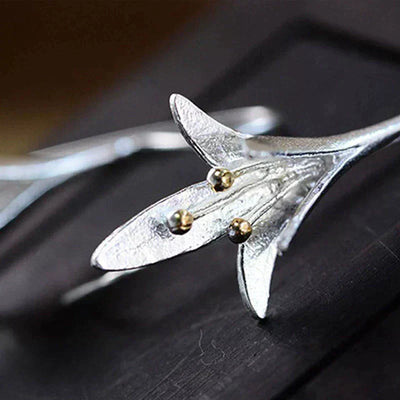 Silfur blómaeyrnalokkar