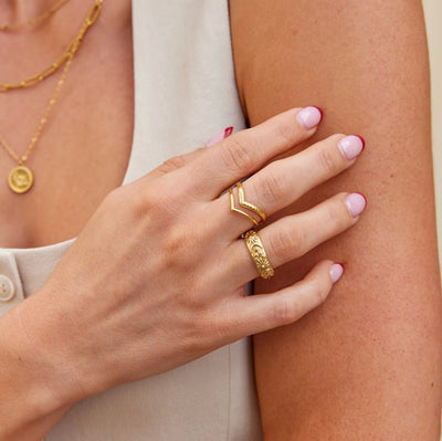 Himinblár gullhringur