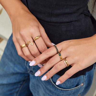 Kristalhringur með smaragðsglæsileika