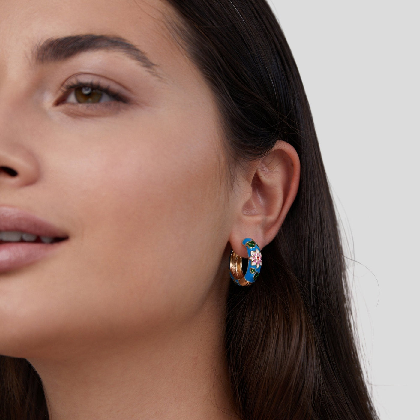 Gullhringlaga eyrnalokkar með blómum