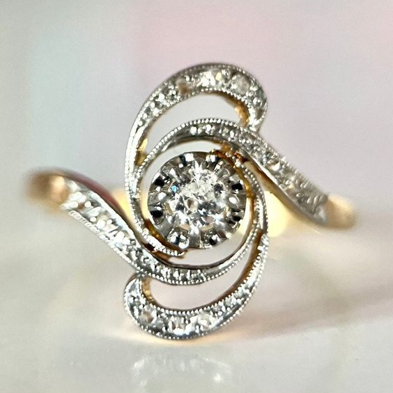 Gullhringur úr vintage-sirkonsteinum