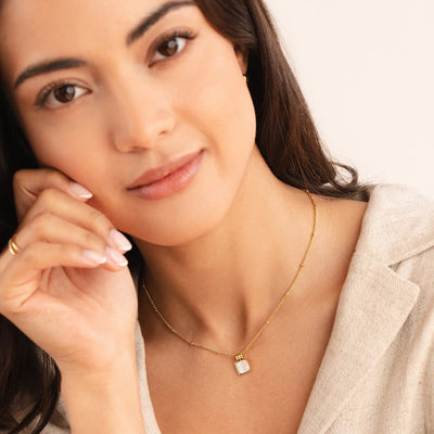 Hvítt skeljarhálsmen frá Lucia