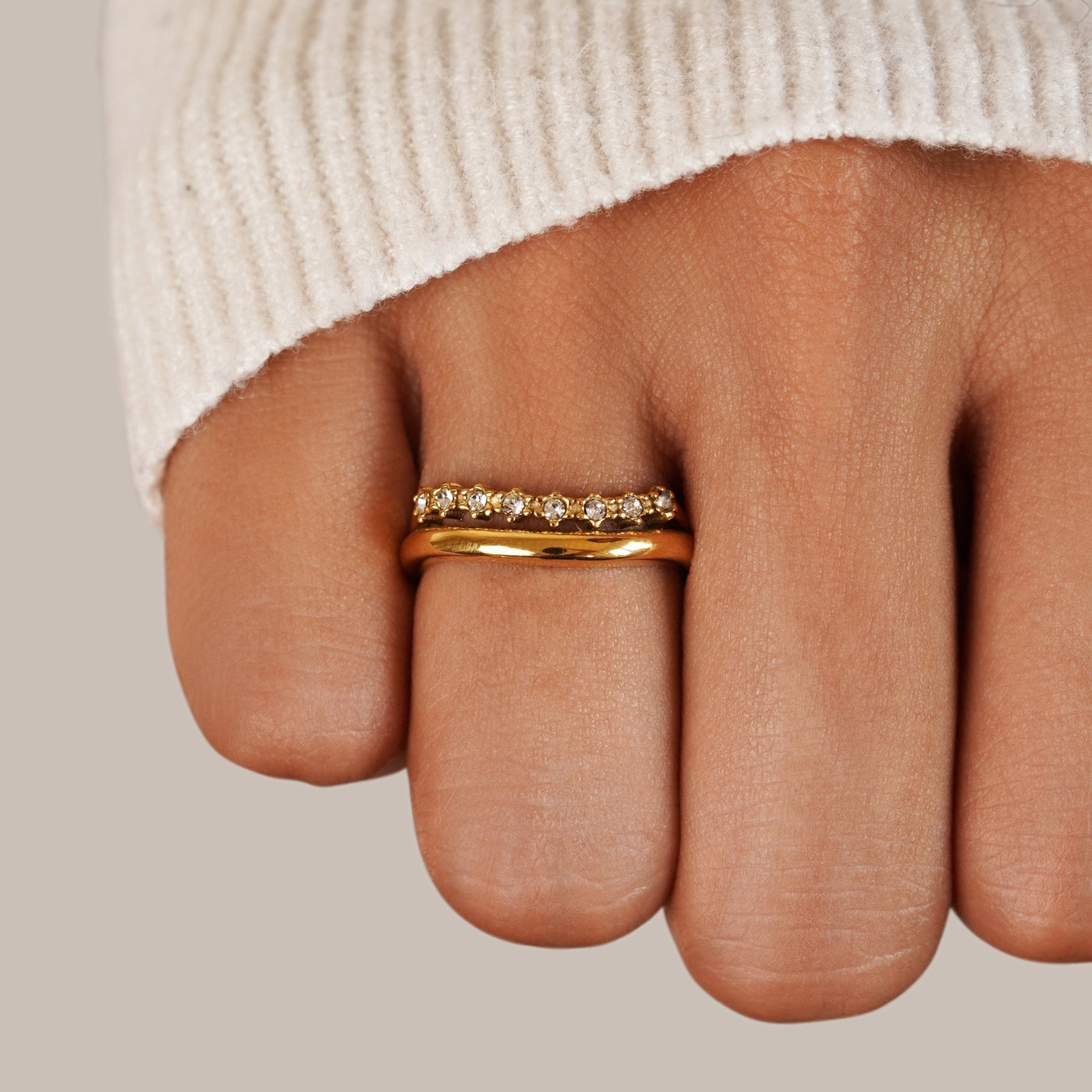 Marissa hringur með lagskiptum hvítum kristöllum