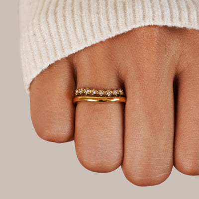 Marissa hringur með lagskiptum hvítum kristöllum